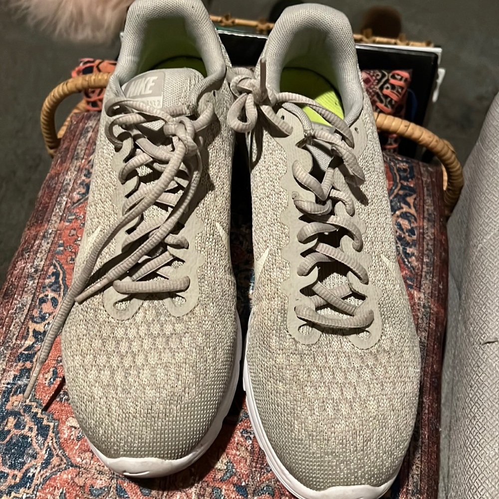 Nike air max sequent 2